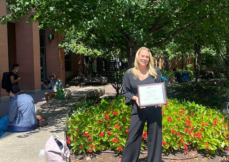 Jaime Schmitt with her Clinical Educator Award from TJU