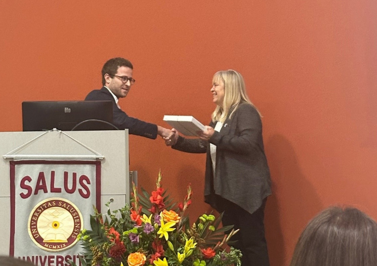 Dr. Romash receiving 2023 Preceptor of the Year Award